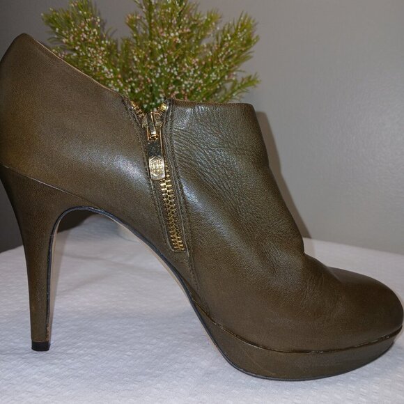 VINCE CAMUTO ELVIN NAPPA OLIVE GREEN LEATHER ANKLE BOOTIE HIGH HEEL SIZE 9.5 - Picture 6 of 7